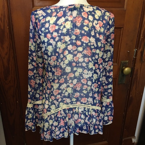 Living Doll floral ls semi sheer top. Size s. - Picture 3 of 7